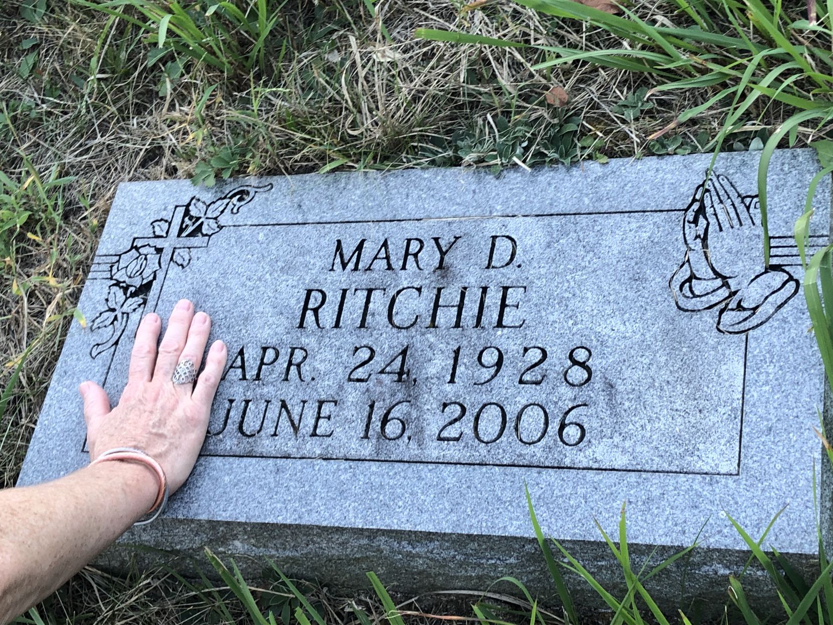 Mary Ritchie grave